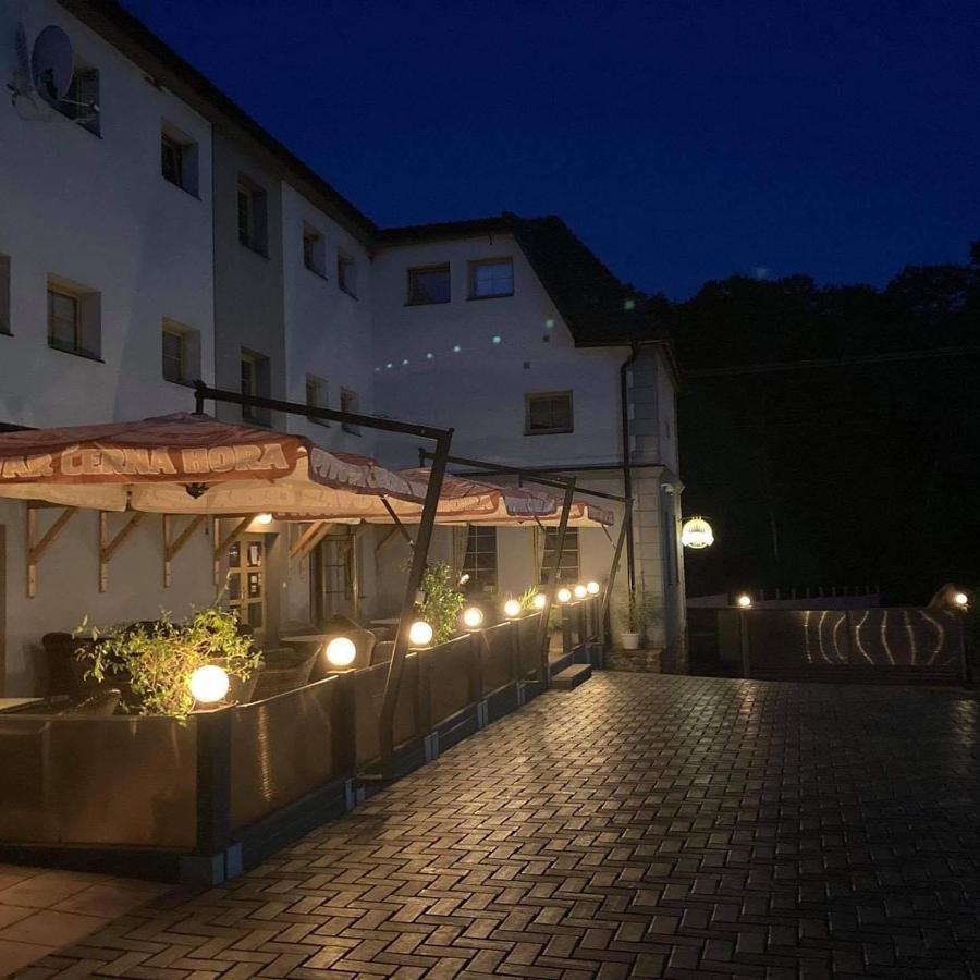 Penzion Pod Hurkou Hradecna Exterior photo