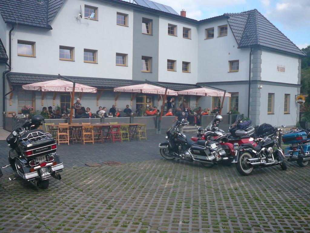 Penzion Pod Hurkou Hradecna Exterior photo
